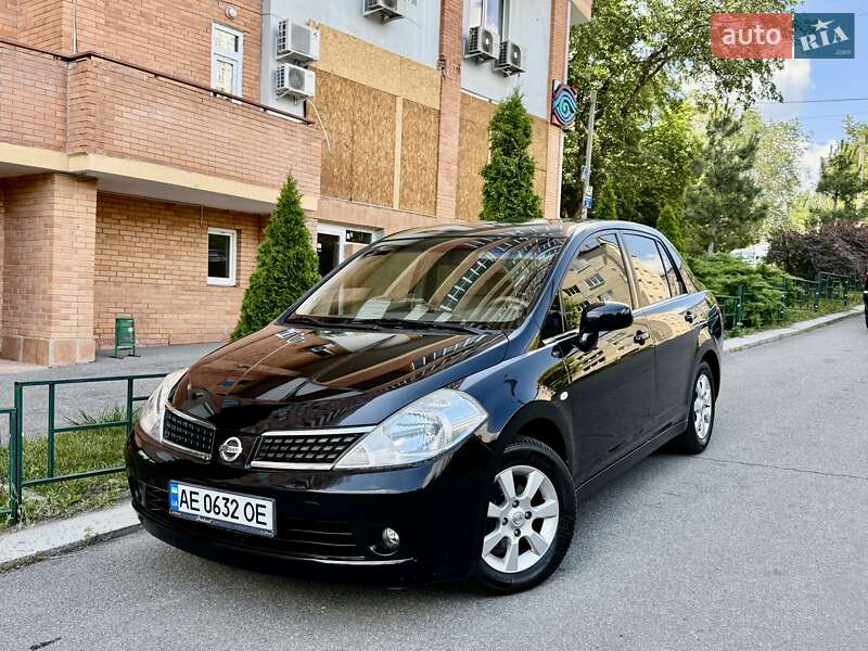 Nissan TIIDA 2008