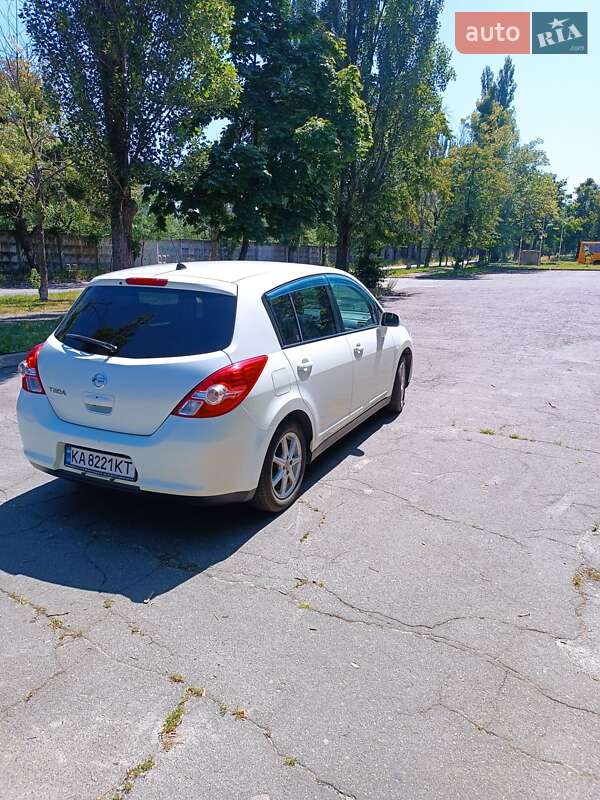 Хетчбек Nissan TIIDA 2010 в Києві