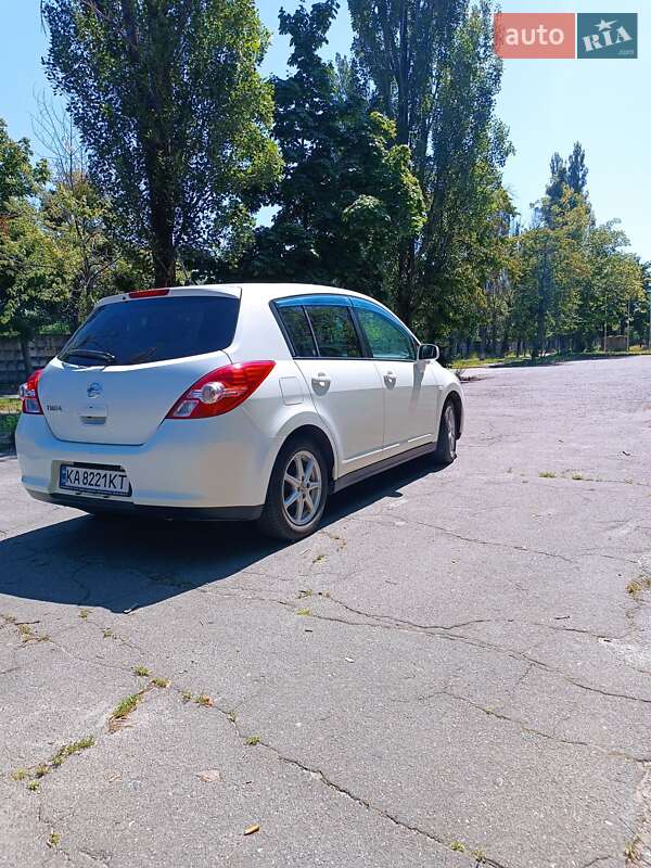 Хетчбек Nissan TIIDA 2010 в Києві