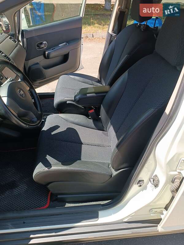 Хетчбек Nissan TIIDA 2010 в Києві