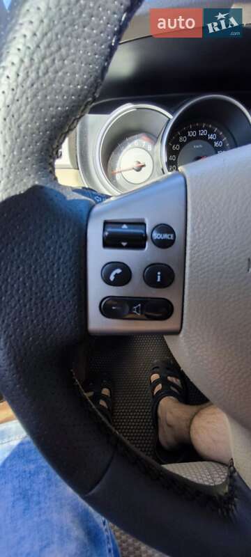 Хэтчбек Nissan TIIDA 2008 в Днепре