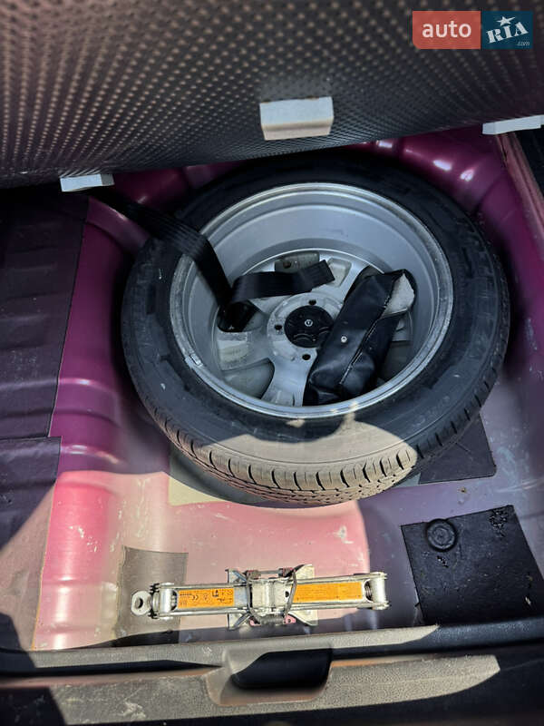 Седан Nissan TIIDA 2008 в Києві