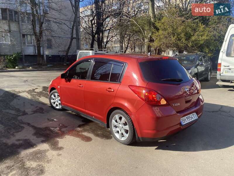 Nissan TIIDA 2008