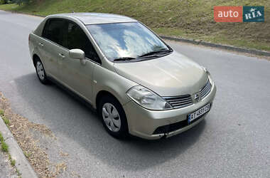 Седан Nissan TIIDA 2008 в Киеве