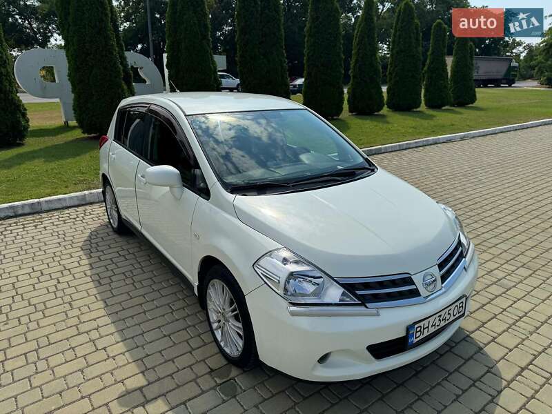 Хэтчбек Nissan TIIDA 2009 в 