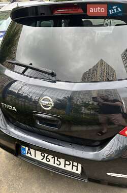 Хэтчбек Nissan TIIDA 2010 в 