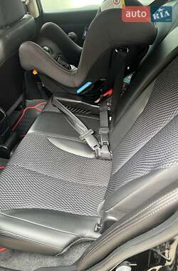 Хэтчбек Nissan TIIDA 2010 в 