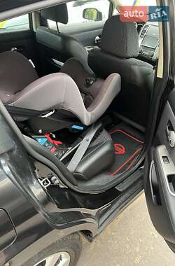 Хэтчбек Nissan TIIDA 2010 в 