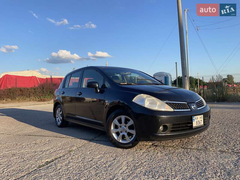 Хэтчбек Nissan TIIDA 2008 в Киеве