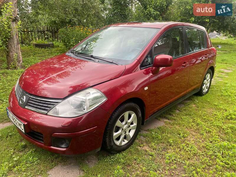 Nissan TIIDA 2008