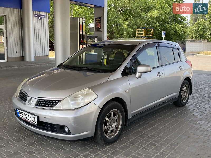 Nissan TIIDA 2008