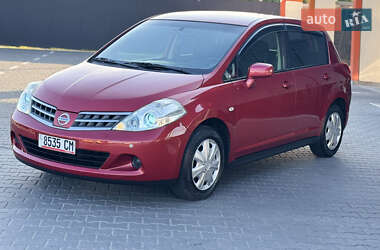 Хэтчбек Nissan TIIDA 2012 в Киеве