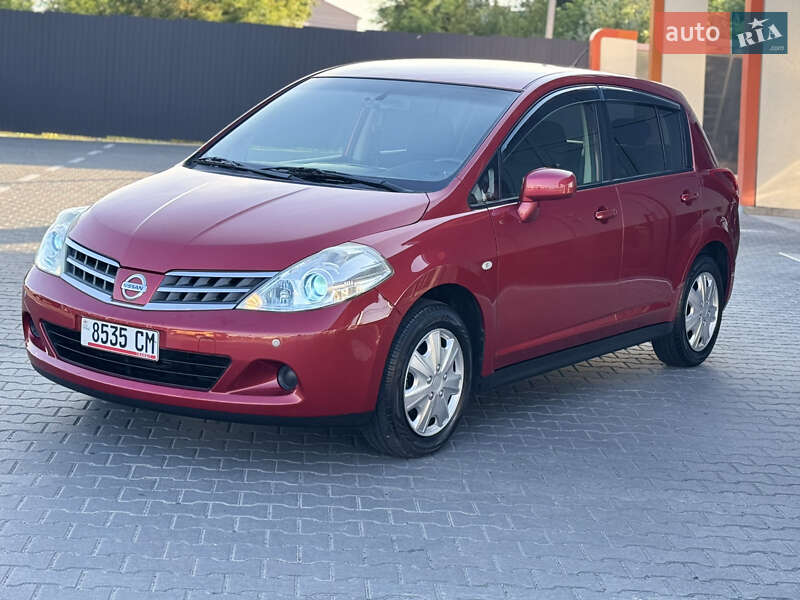Nissan TIIDA 2012