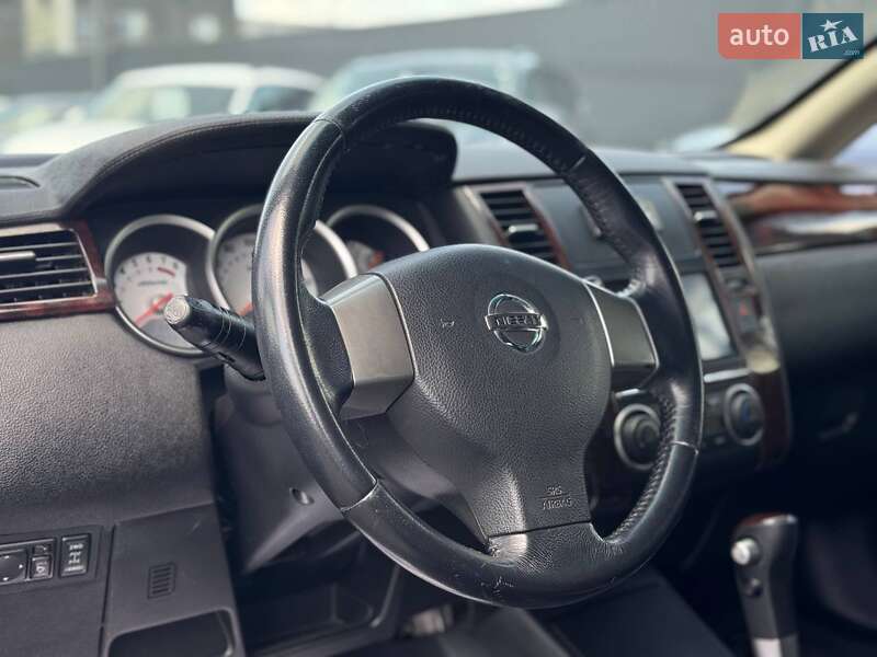 Хетчбек Nissan TIIDA 2009 в Львові