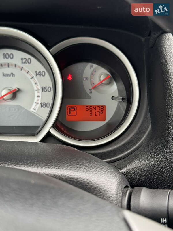 Хетчбек Nissan TIIDA 2011 в Києві