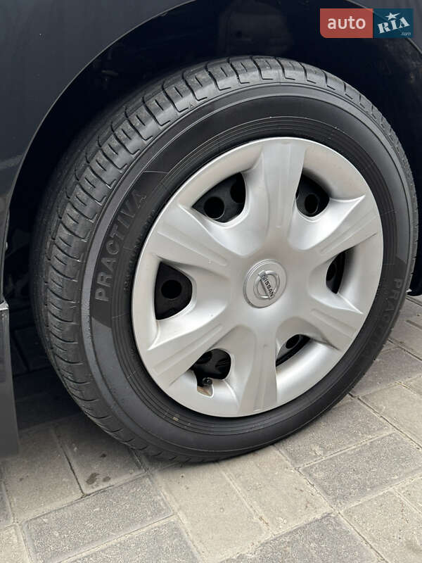 Хетчбек Nissan TIIDA 2011 в Києві