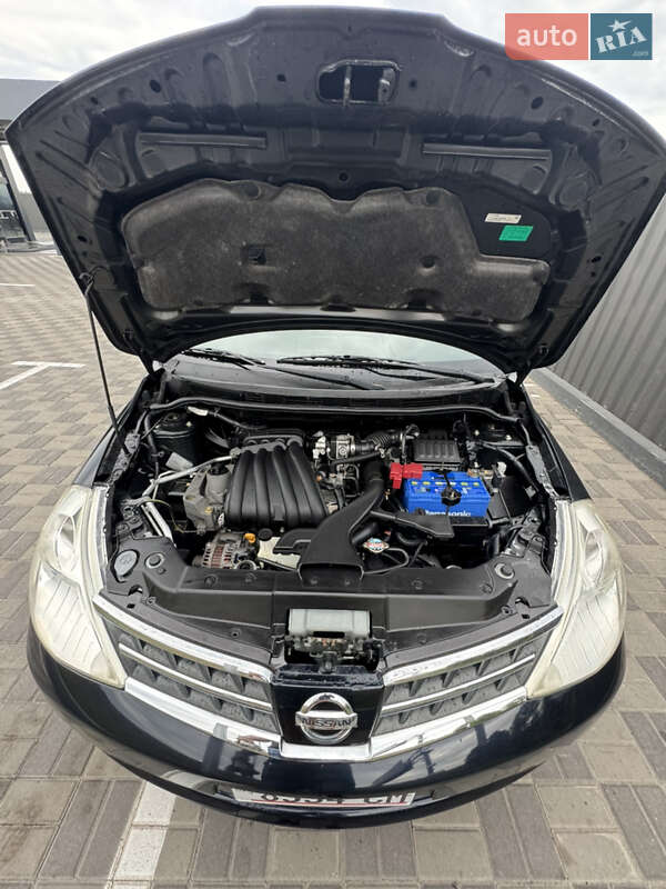 Хетчбек Nissan TIIDA 2011 в Києві