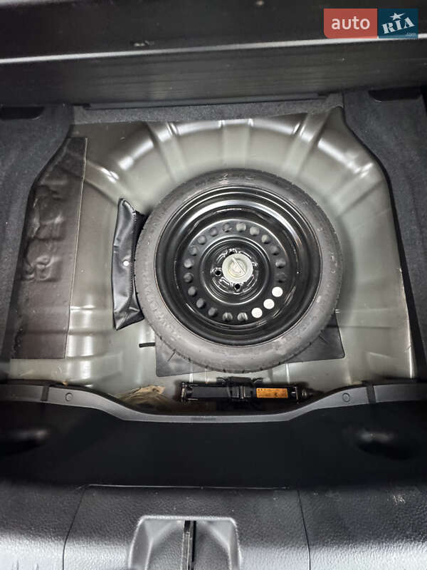 Хетчбек Nissan TIIDA 2011 в Києві