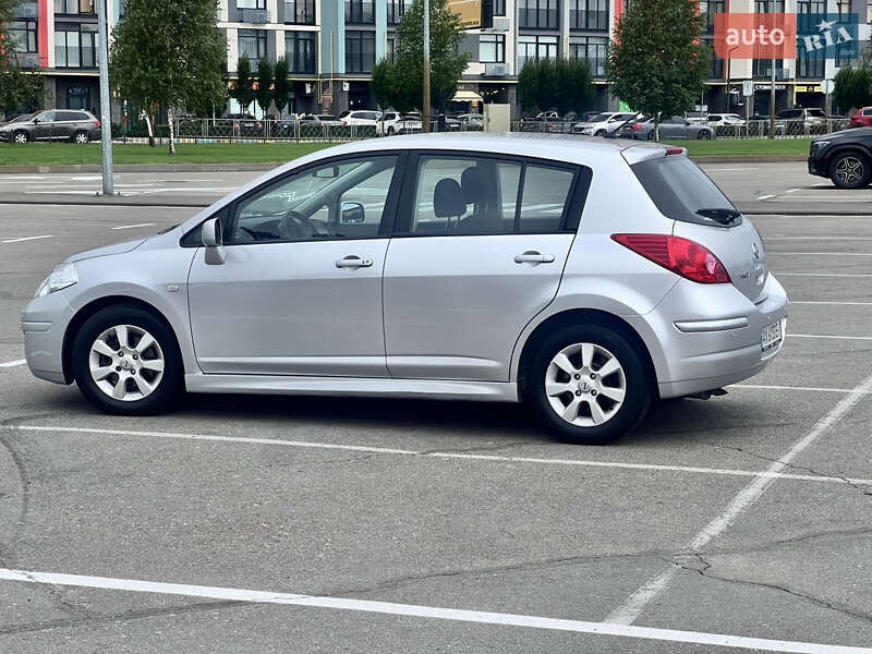 Хэтчбек Nissan TIIDA 2011 в Киеве