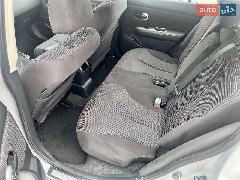 Хэтчбек Nissan TIIDA 2011 в Киеве