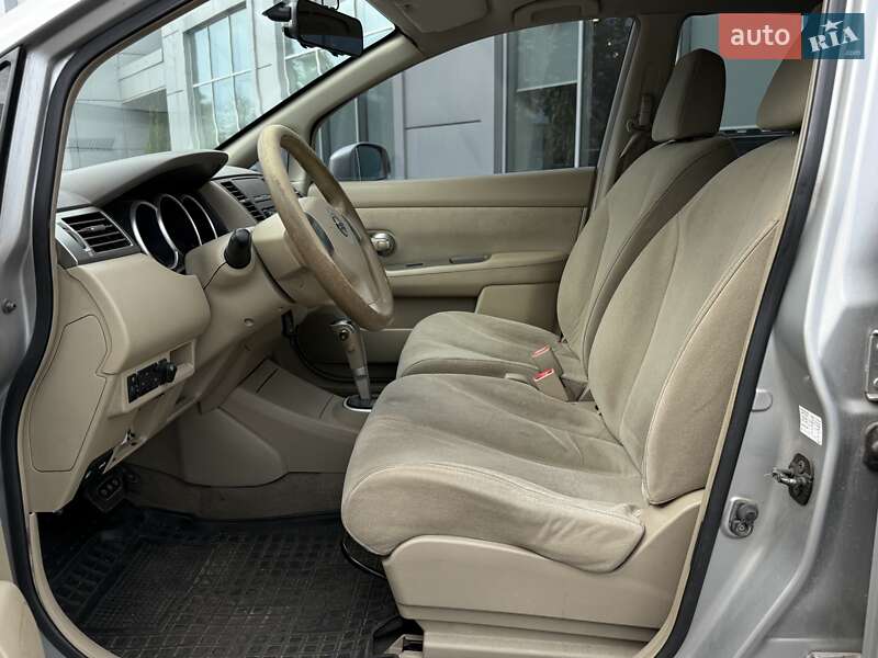 Седан Nissan TIIDA 2007 в Киеве