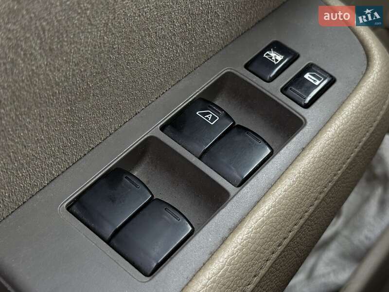 Седан Nissan TIIDA 2007 в Киеве