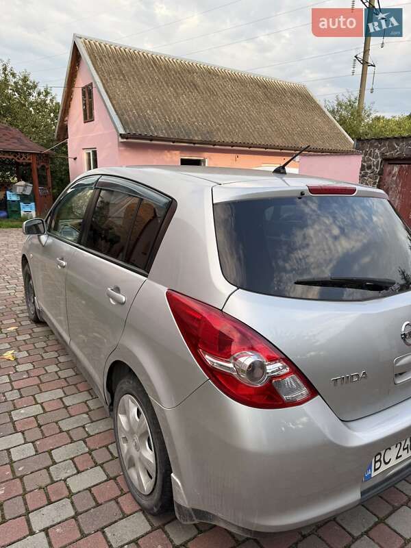 Хэтчбек Nissan TIIDA 2012 в Комарному фото 3 Хэтчбек Nissan TIIDA 2012 в Комарному