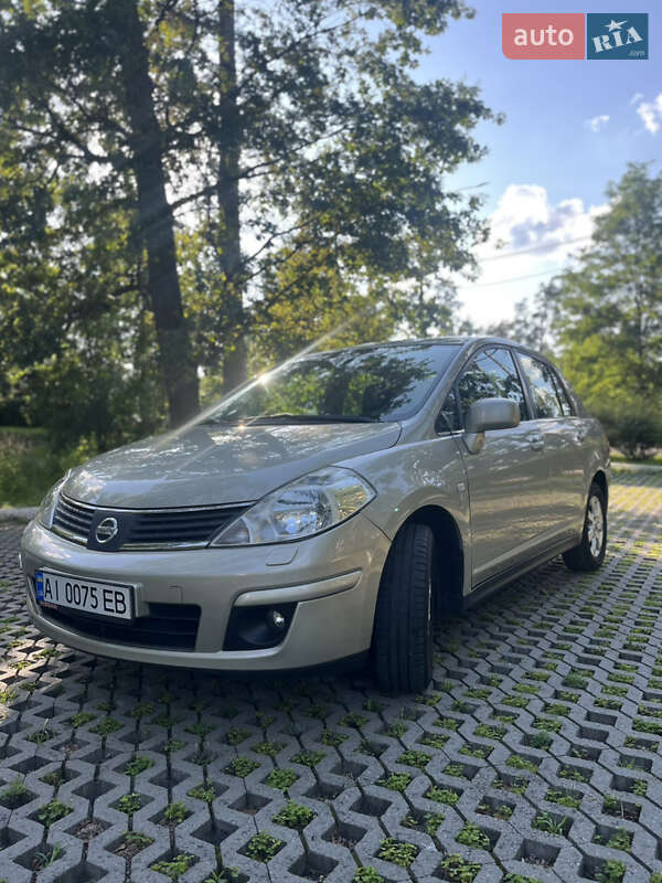 Nissan TIIDA 2008
