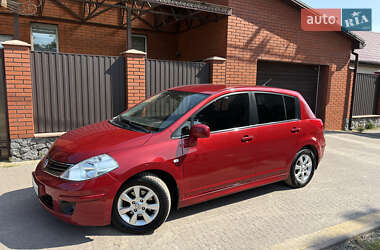 Хэтчбек Nissan TIIDA 2010 в Бердичеве