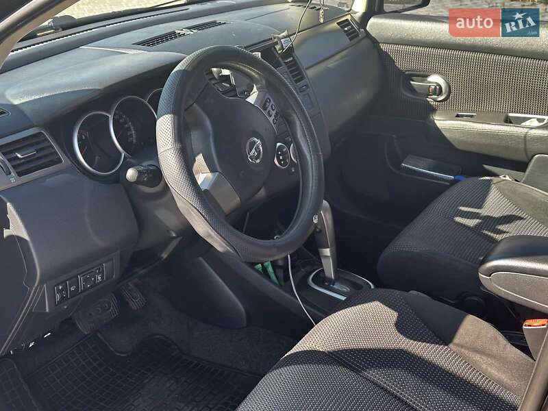 Хетчбек Nissan TIIDA 2010 в Дніпрі