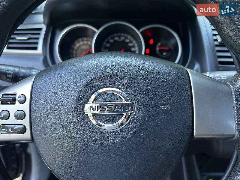 Хетчбек Nissan TIIDA 2010 в Дніпрі