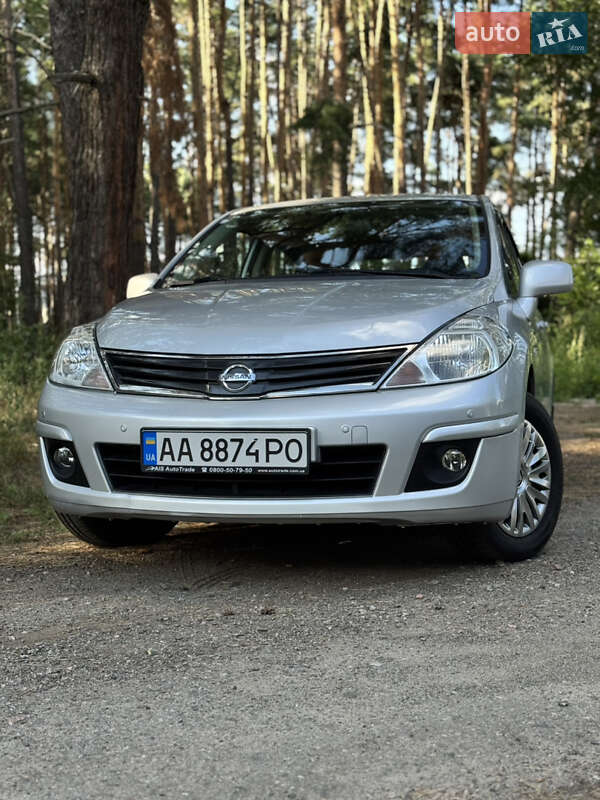 Nissan TIIDA 2012