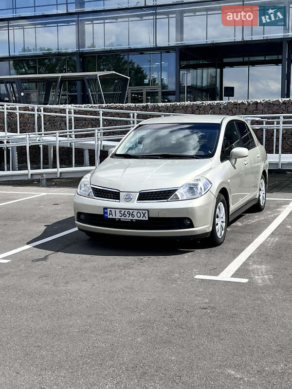 Nissan TIIDA 2007