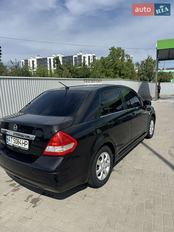 Седан Nissan TIIDA 2011 в Ивано-Франковске