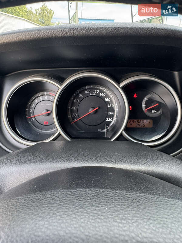 Седан Nissan TIIDA 2011 в Ивано-Франковске