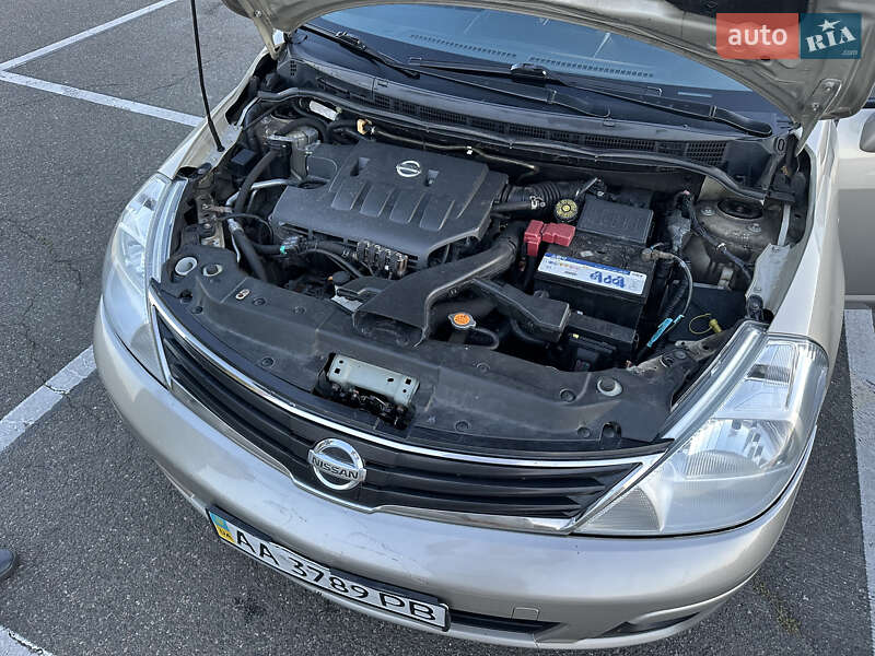 Хэтчбек Nissan TIIDA 2011 в Киеве