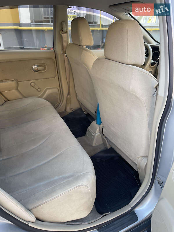 Хэтчбек Nissan TIIDA 2006 в Авангарде