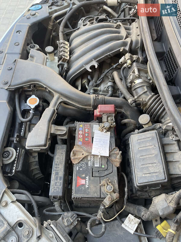 Хэтчбек Nissan TIIDA 2006 в Авангарде