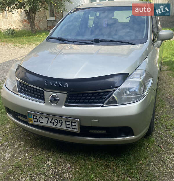 Хэтчбек Nissan TIIDA 2008 в Самборе