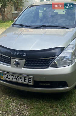 Хэтчбек Nissan TIIDA 2008 в 
