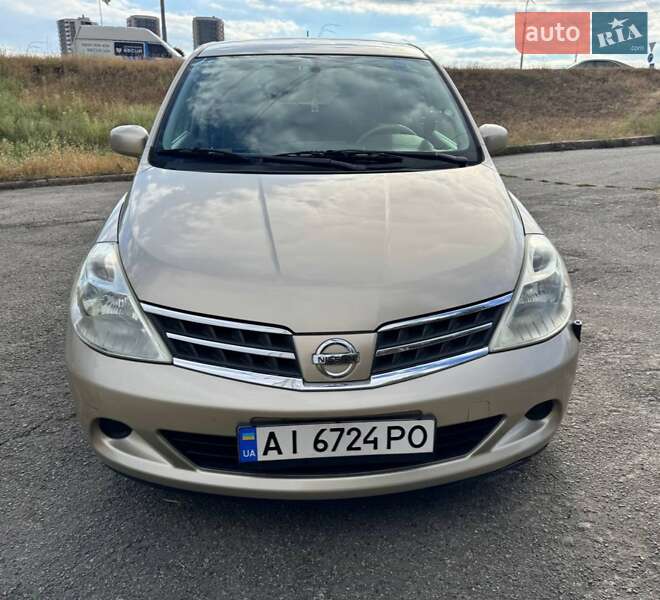 Хэтчбек Nissan TIIDA 2011 в Киеве