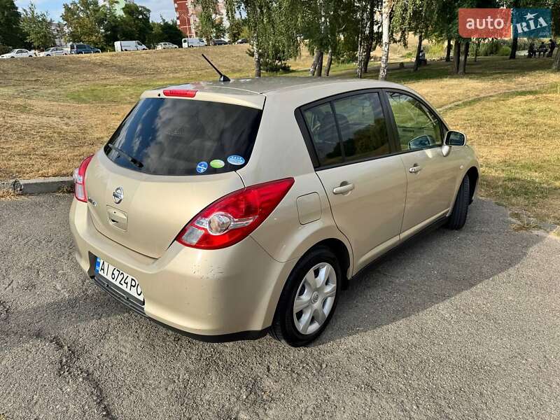 Хэтчбек Nissan TIIDA 2011 в Киеве
