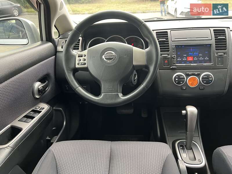 Хэтчбек Nissan TIIDA 2008 в Киеве