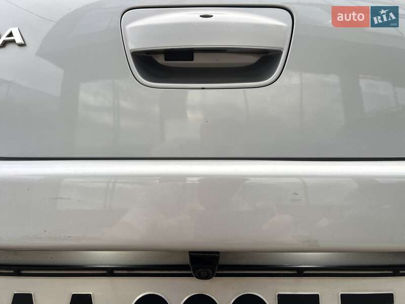 Хэтчбек Nissan TIIDA 2008 в Киеве