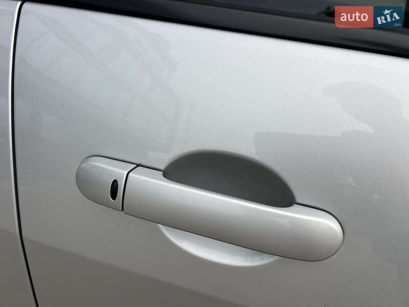 Хэтчбек Nissan TIIDA 2008 в Киеве