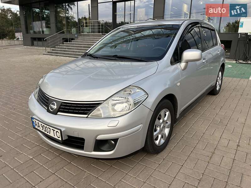 Хэтчбек Nissan TIIDA 2008 в Киеве