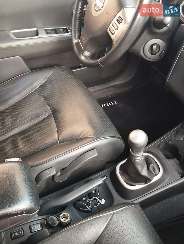 Седан Nissan TIIDA 2010 в Ковелі