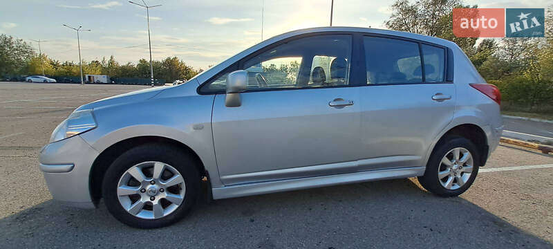 Хетчбек Nissan TIIDA 2010 в Києві фото 10 Хетчбек Nissan TIIDA 2010 в Києві