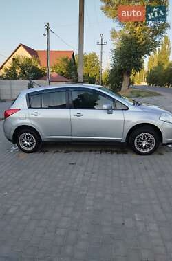 Хэтчбек Nissan TIIDA 2006 в  фото 2 Хэтчбек Nissan TIIDA 2006 в