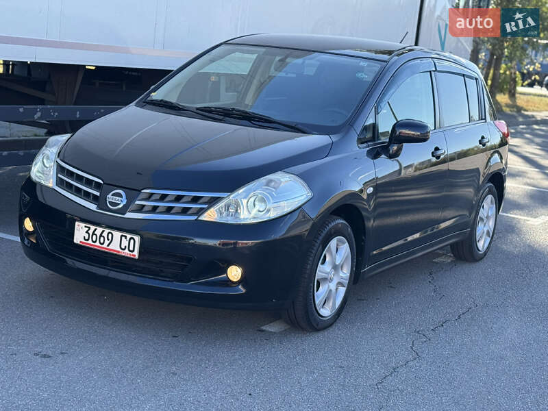 Nissan TIIDA 2012